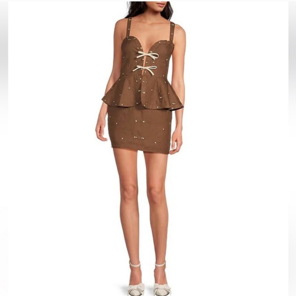Fanm Mon Helaina Floral Embroidered Bow Front Sweetheart Neck Peplum Mini Dress